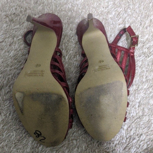 Cute Red high heels - Picture 3 of 3